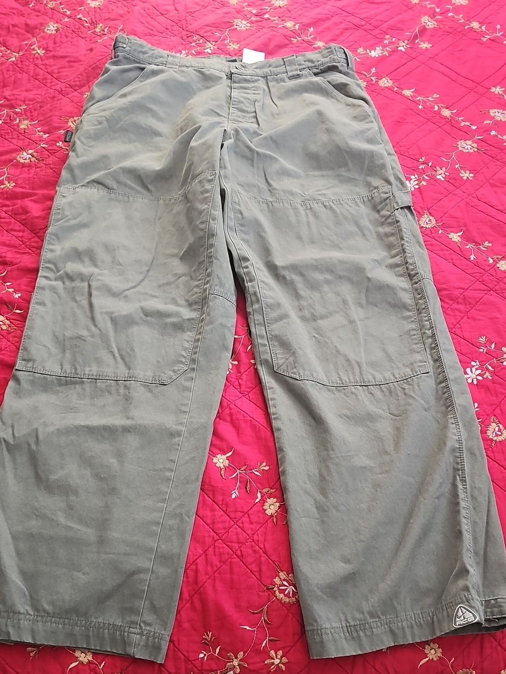 Nike ACG Men's Olive Green Cargo Pants